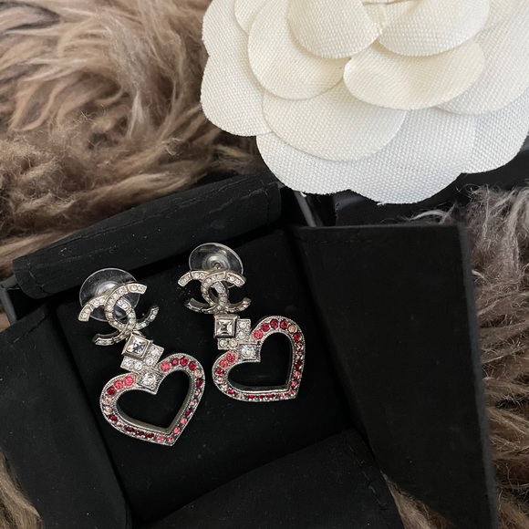 CHANEL Jewelry - CHANEL heart earrings